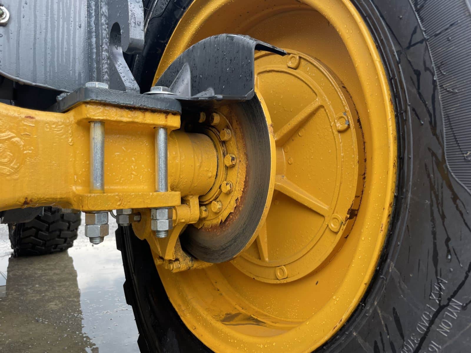 phanh_dia_may_xuc_lat